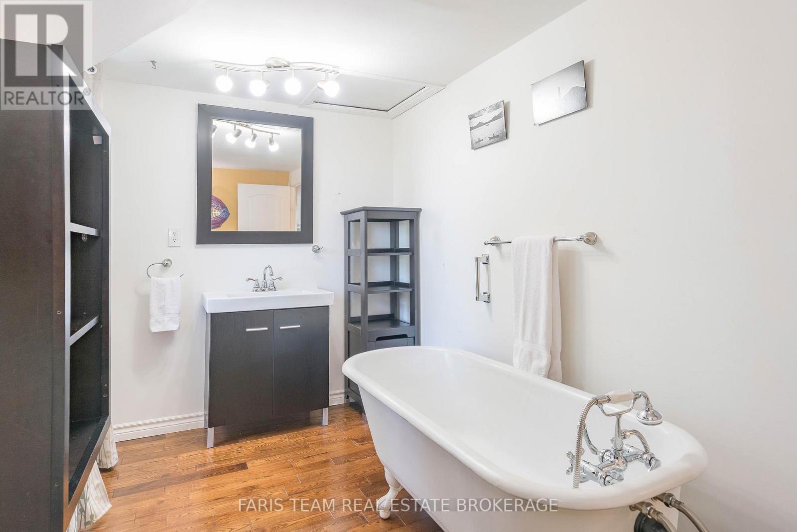 139 Veterans Lane, Tay (Victoria Harbour), Ontario  L0K 2A0 - Photo 18 - S12593168