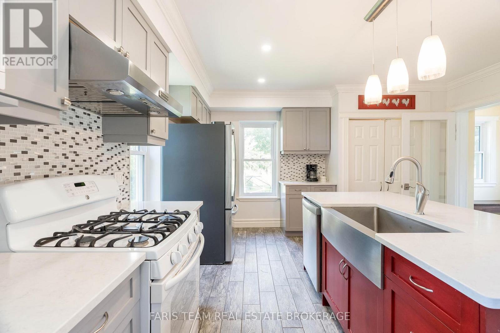 139 Veterans Lane, Tay (Victoria Harbour), Ontario  L0K 2A0 - Photo 5 - S12593168