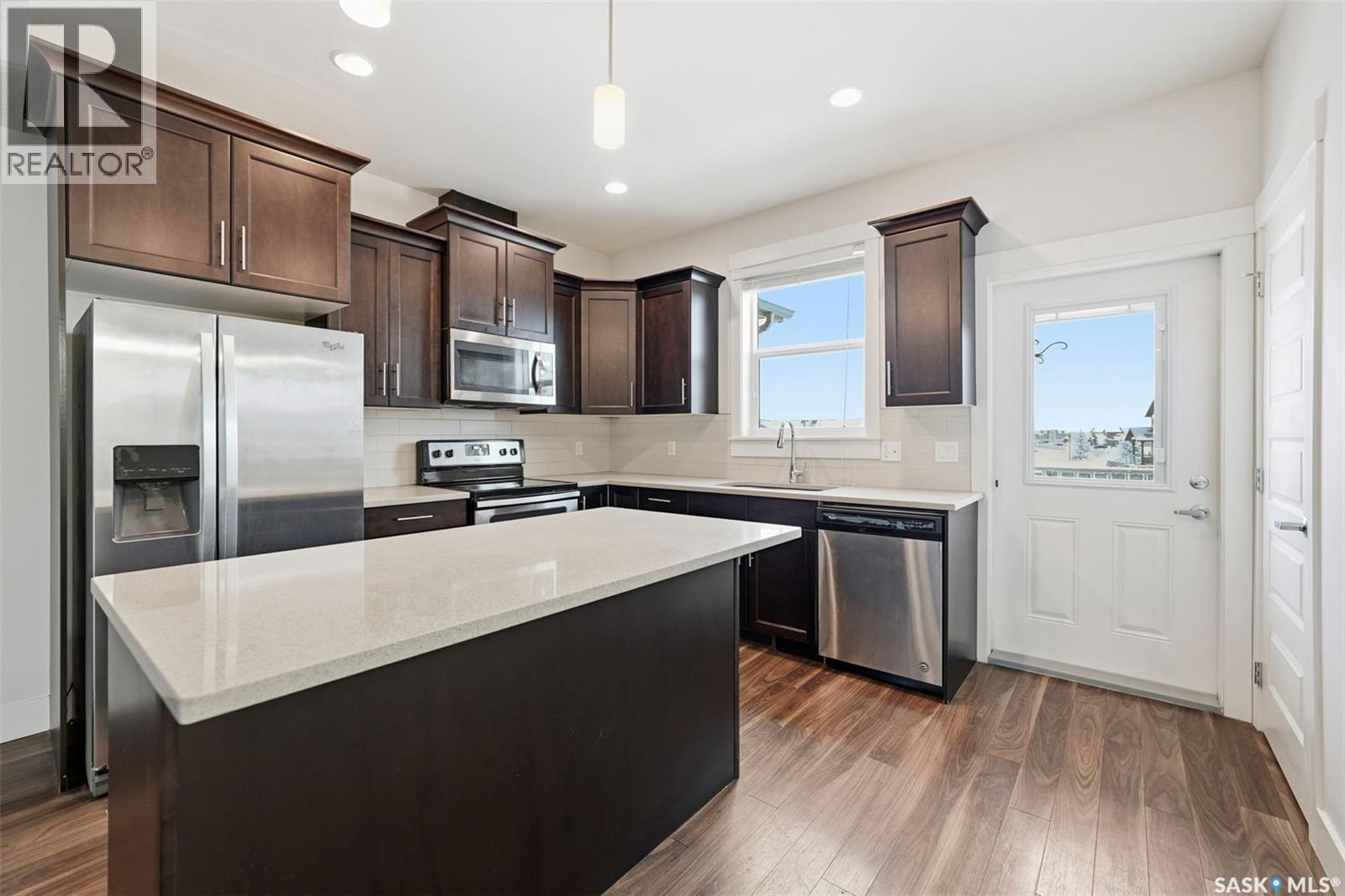 8 900 St Andrews Lane, Warman, Saskatchewan  S0K 4S4 - Photo 3 - SK025039