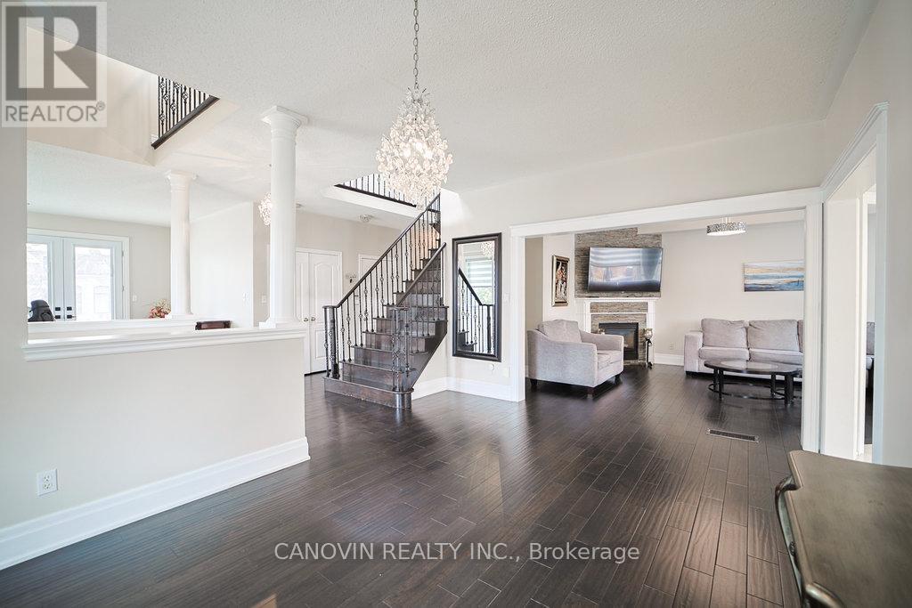 2353 Woodcrest Drive, Oakville, Ontario  L6M 4S2 - Photo 10 - W12593102