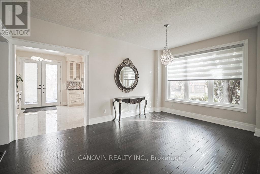 2353 Woodcrest Drive, Oakville, Ontario  L6M 4S2 - Photo 12 - W12593102