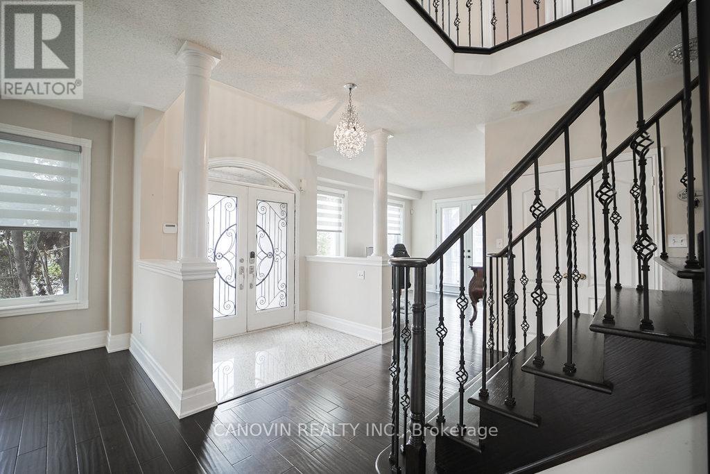 2353 Woodcrest Drive, Oakville, Ontario  L6M 4S2 - Photo 7 - W12593102