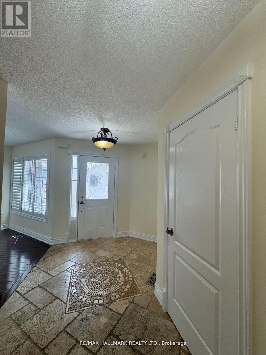 203 Landsbridge Street, Caledon, Ontario  L7E 2J6 - Photo 2 - W12593106