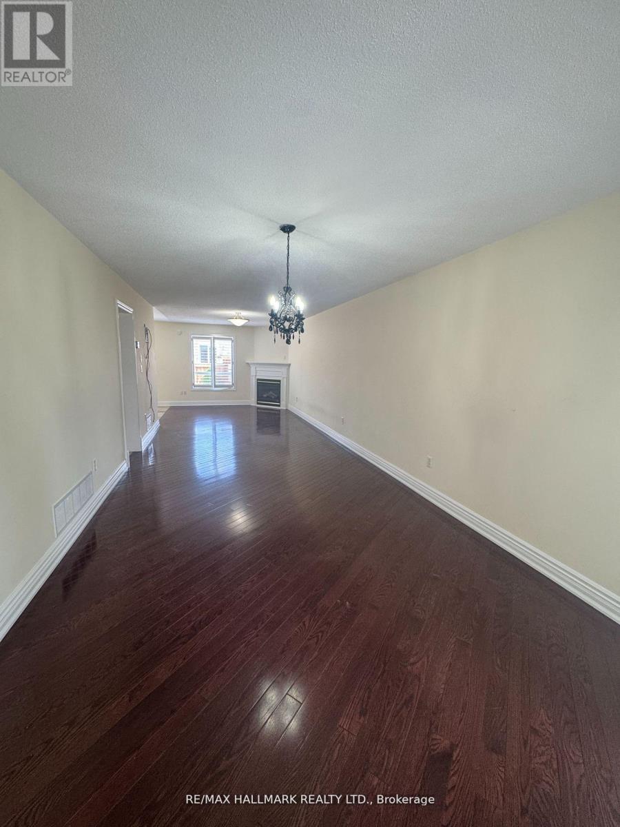 203 Landsbridge Street, Caledon, Ontario  L7E 2J6 - Photo 4 - W12593106