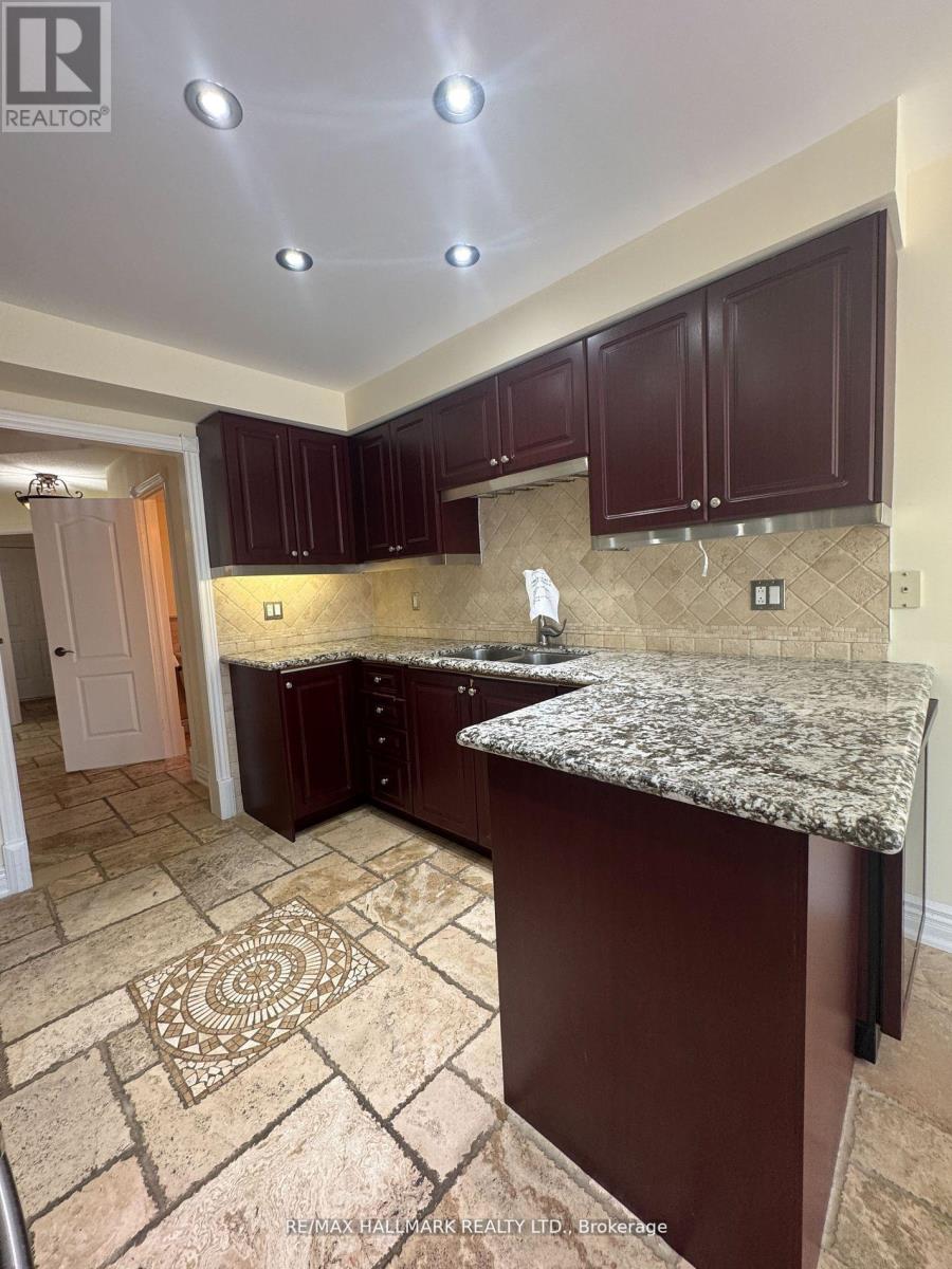 203 Landsbridge Street, Caledon, Ontario  L7E 2J6 - Photo 7 - W12593106