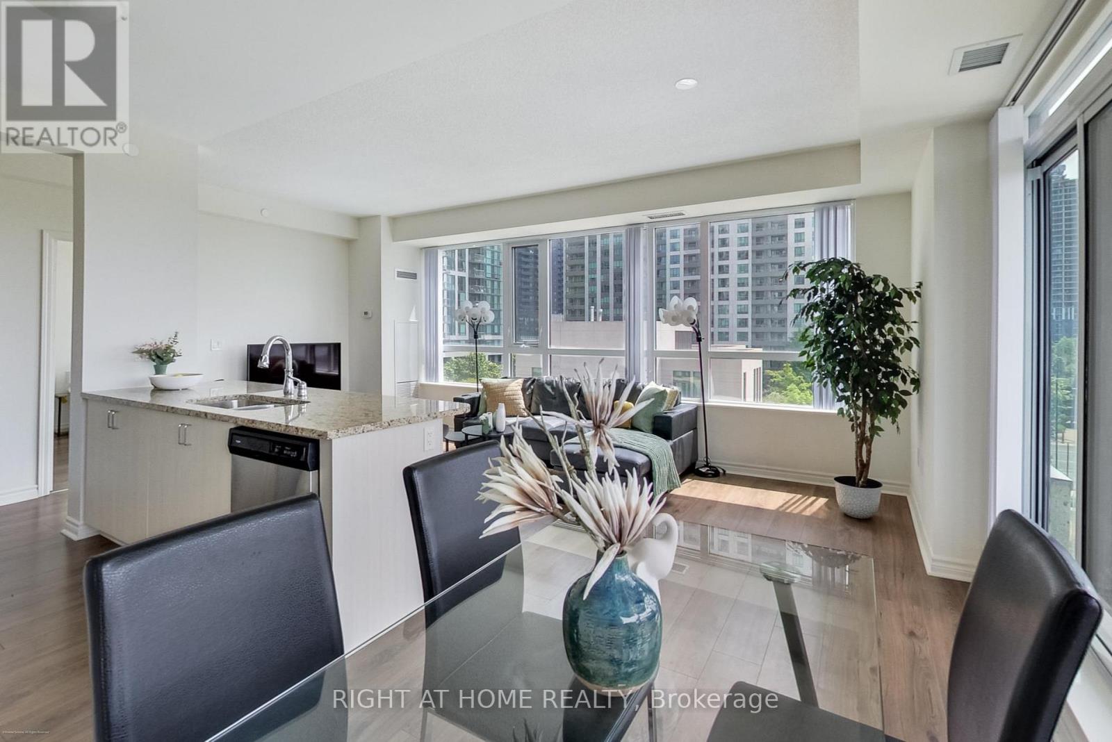 515 - 349 Rathburn Road W, Mississauga, Ontario  L5B 0G9 - Photo 11 - W12593114