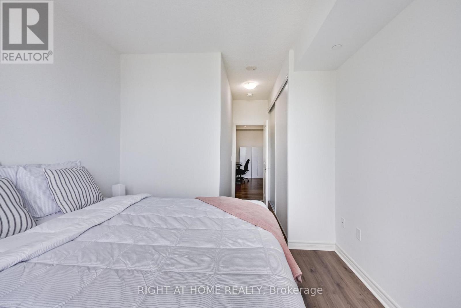 515 - 349 Rathburn Road W, Mississauga, Ontario  L5B 0G9 - Photo 17 - W12593114