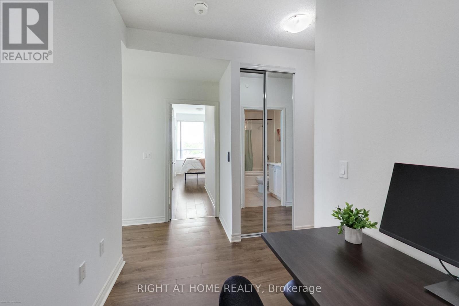 515 - 349 Rathburn Road W, Mississauga, Ontario  L5B 0G9 - Photo 21 - W12593114