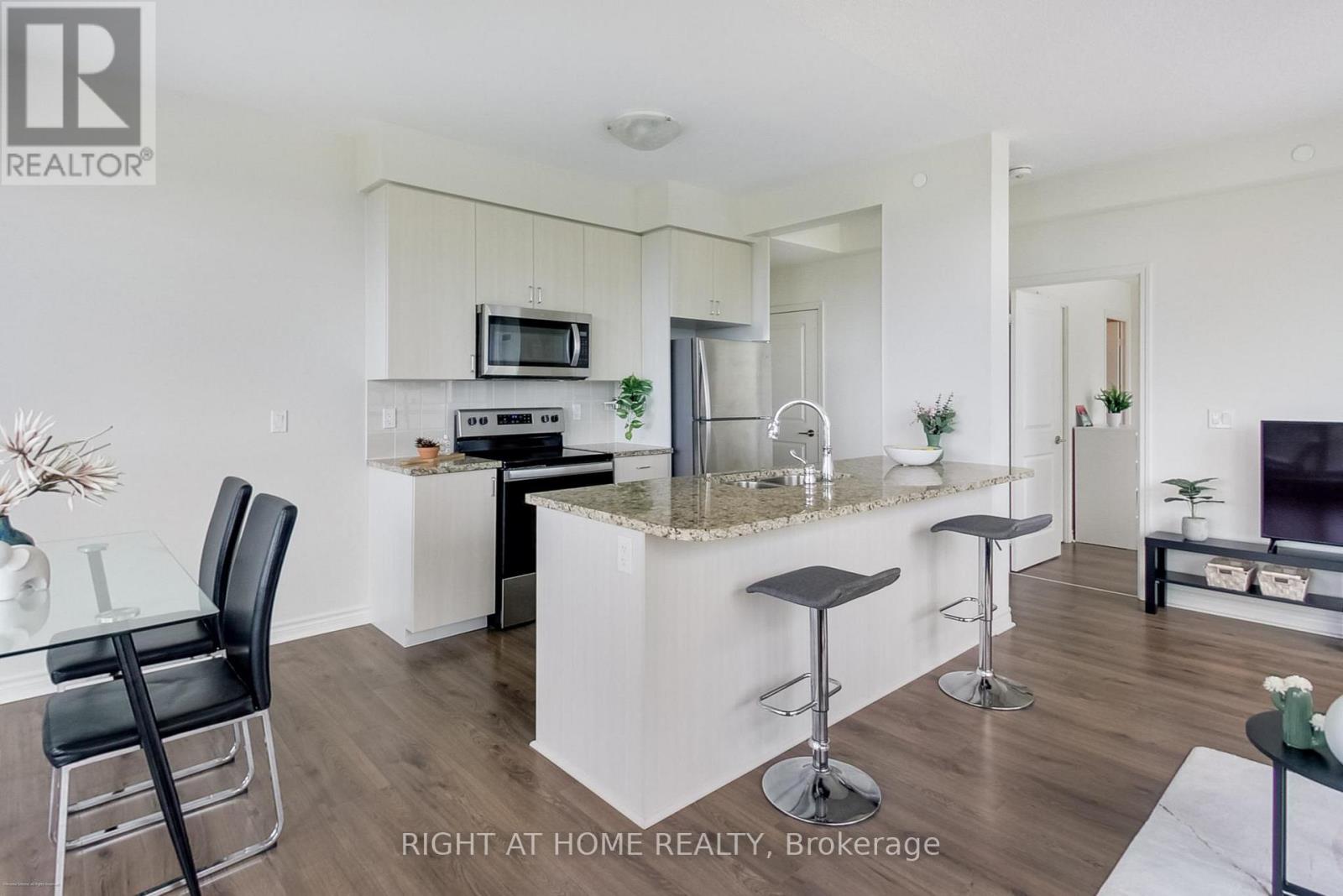 515 - 349 Rathburn Road W, Mississauga, Ontario  L5B 0G9 - Photo 9 - W12593114