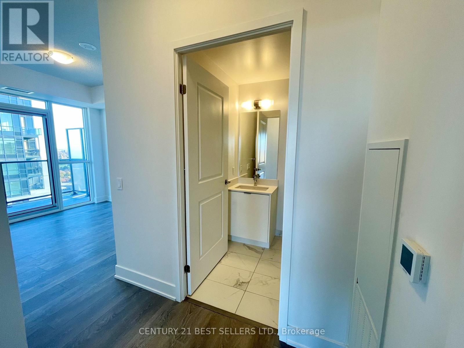 1906 - 202 Burnhamthorpe Road E, Mississauga, Ontario  L5A 4L4 - Photo 6 - W12593138