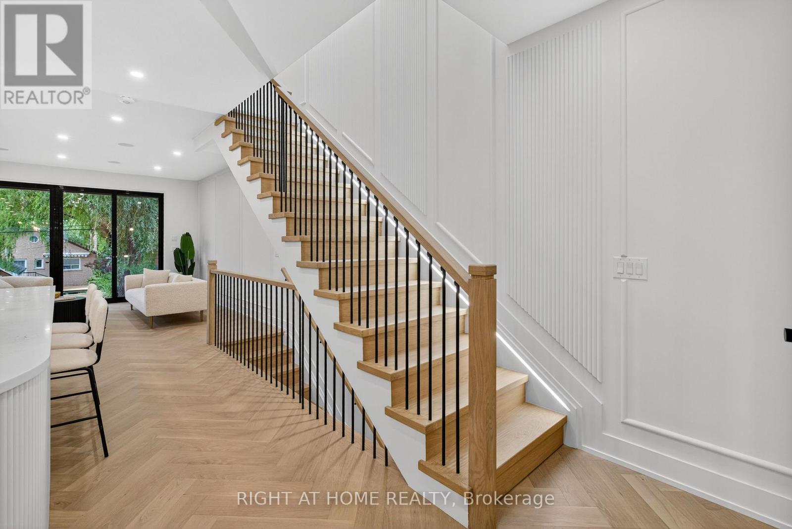 15a Rosemeade Avenue, Toronto, Ontario  M8Y 3A2 - Photo 10 - W12593146