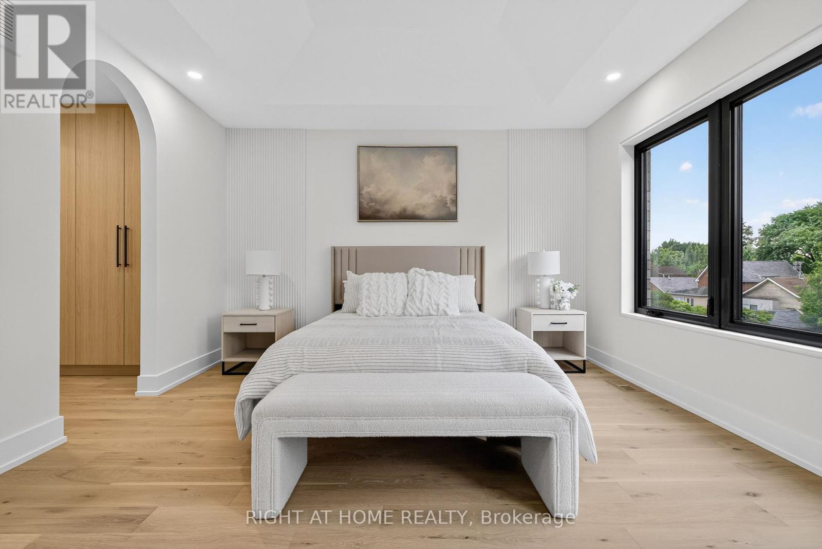 15a Rosemeade Avenue, Toronto, Ontario  M8Y 3A2 - Photo 13 - W12593146