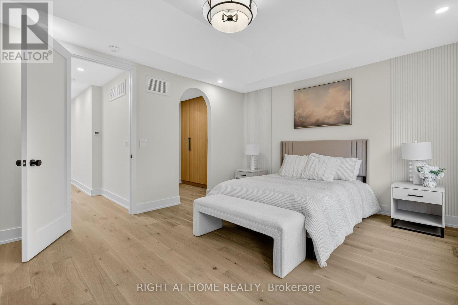 15a Rosemeade Avenue, Toronto, Ontario  M8Y 3A2 - Photo 17 - W12593146