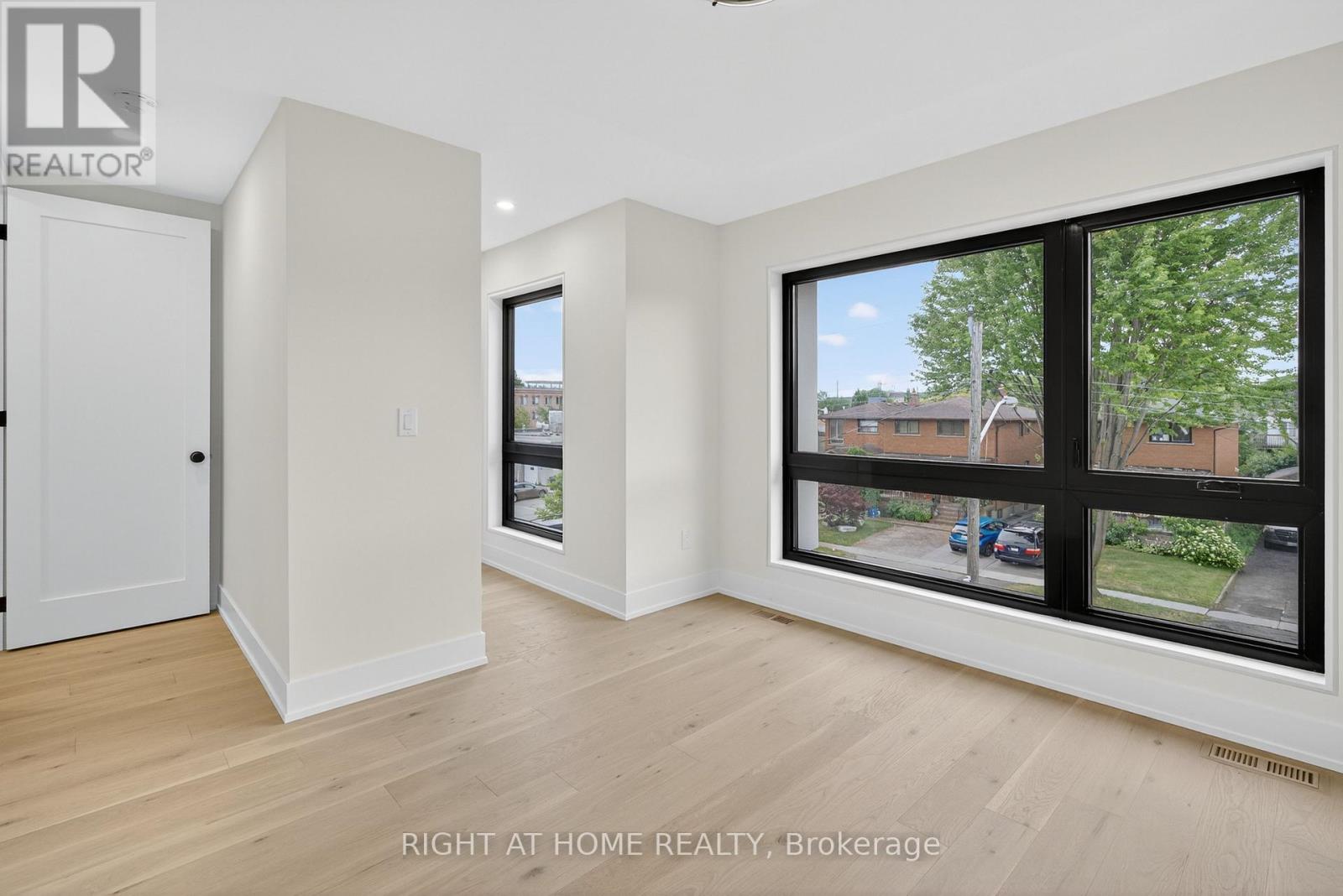 15a Rosemeade Avenue, Toronto, Ontario  M8Y 3A2 - Photo 23 - W12593146