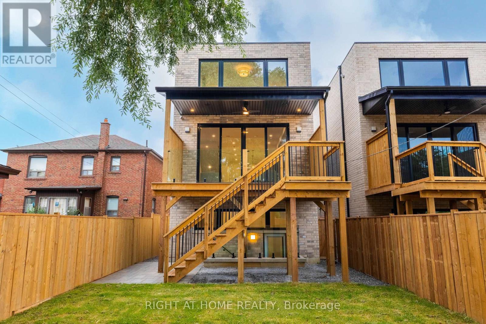 15a Rosemeade Avenue, Toronto, Ontario  M8Y 3A2 - Photo 33 - W12593146