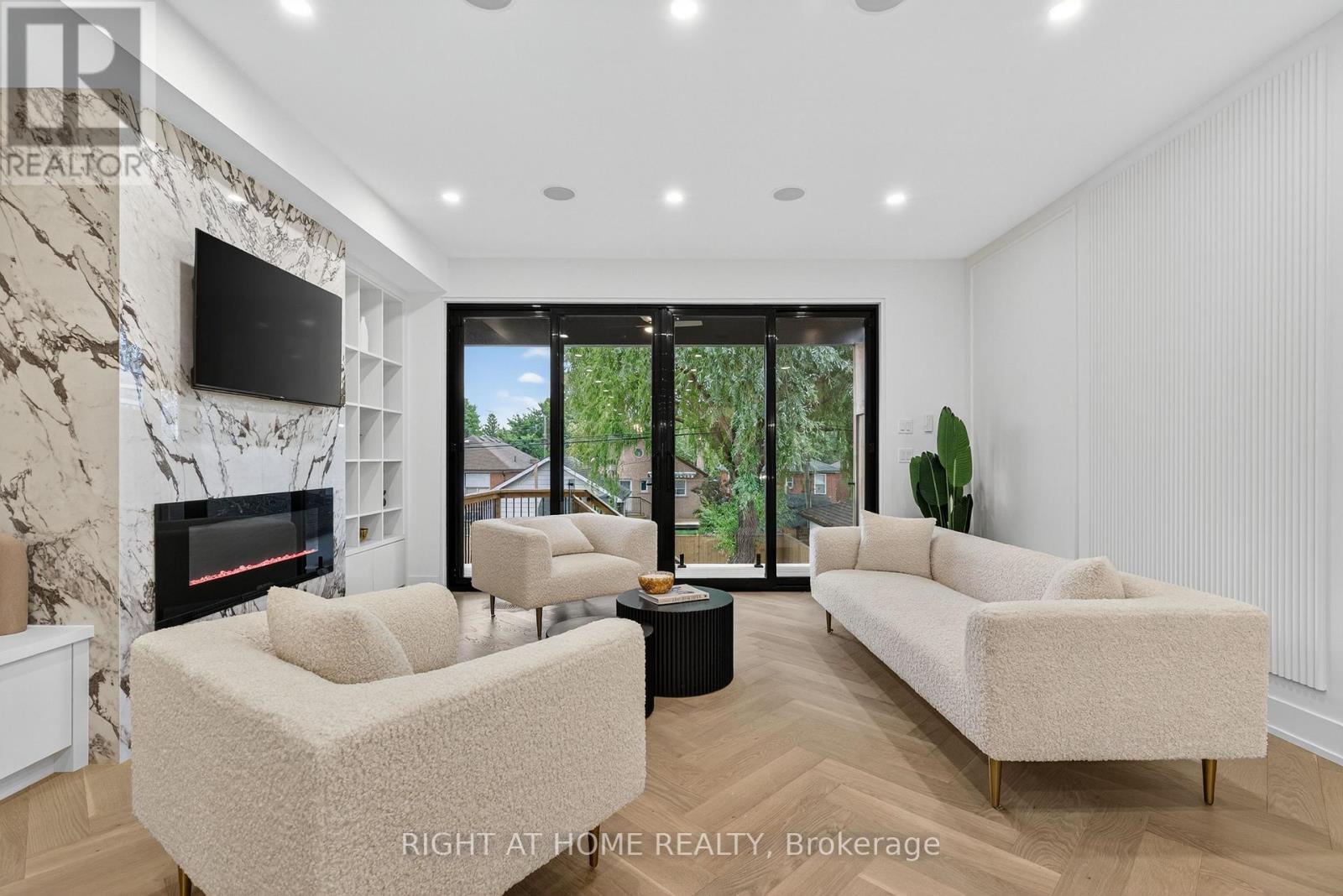 15a Rosemeade Avenue, Toronto, Ontario  M8Y 3A2 - Photo 4 - W12593146