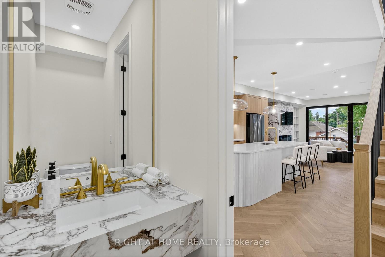 15a Rosemeade Avenue, Toronto, Ontario  M8Y 3A2 - Photo 9 - W12593146