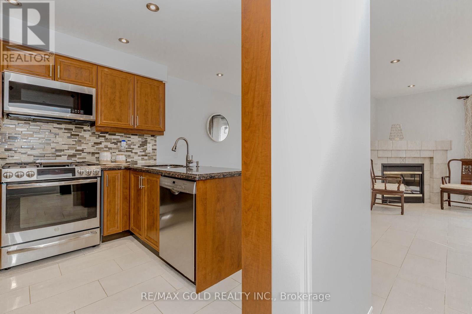 7399 Terragar Boulevard, Mississauga, Ontario  L5N 8G7 - Photo 9 - W12593160