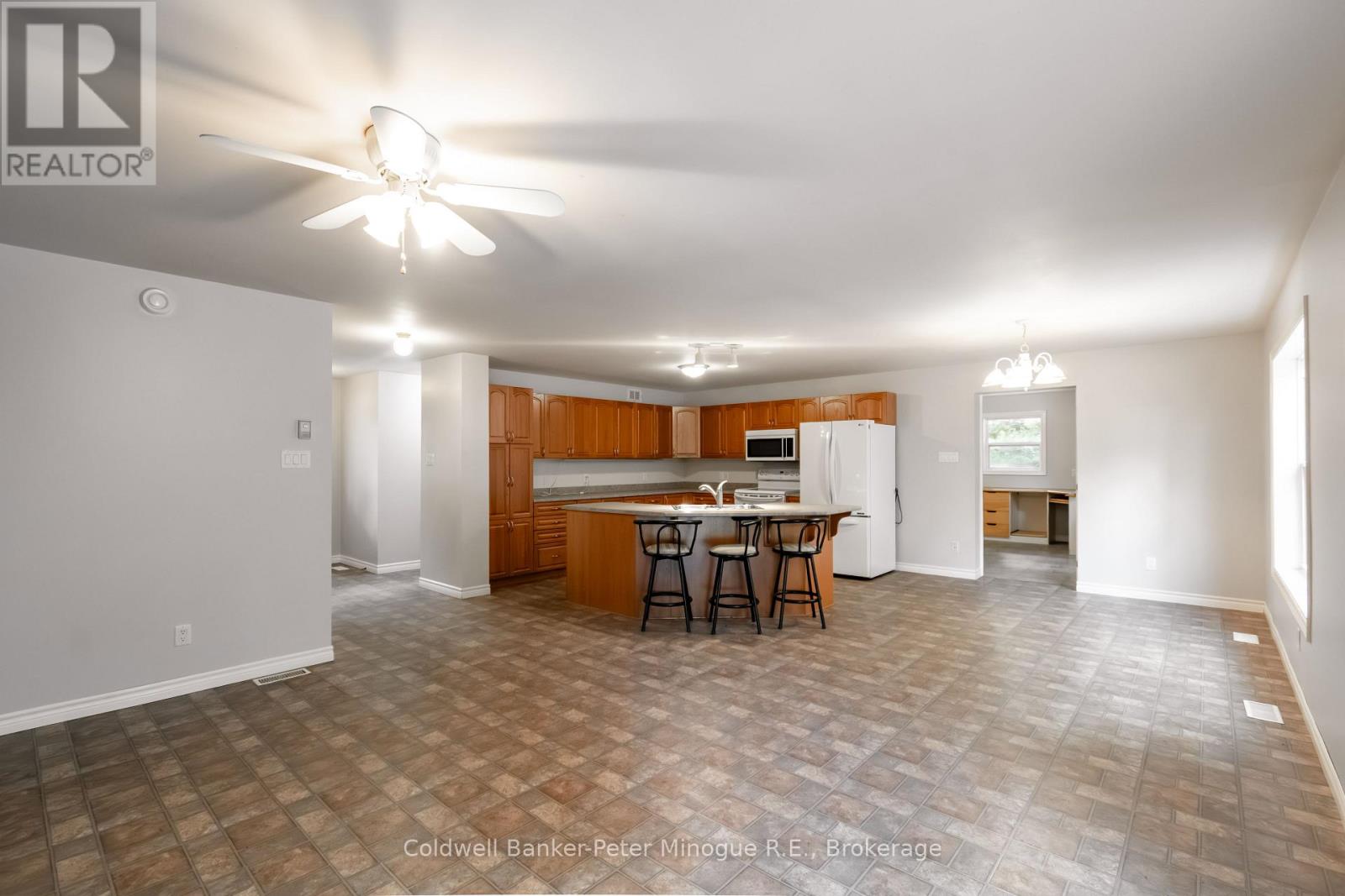 567 Sunset Cove Road, Callander, Ontario P0H 1H0 - Photo 4 - X12593256