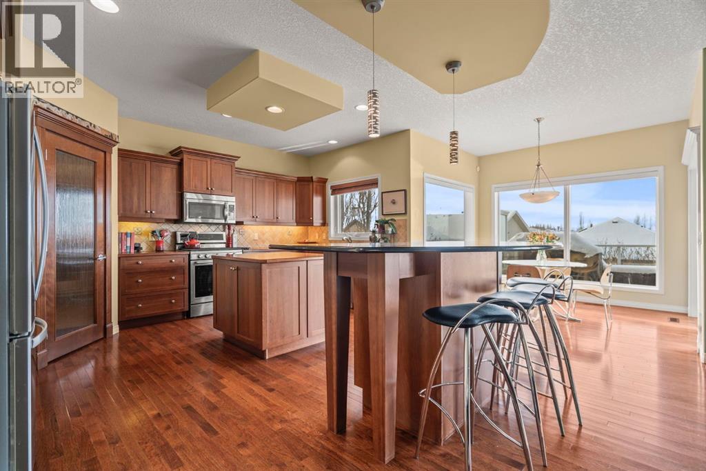 153 Crestridge Way Sw, Calgary, Alberta  T3B 5Z3 - Photo 9 - A2273279