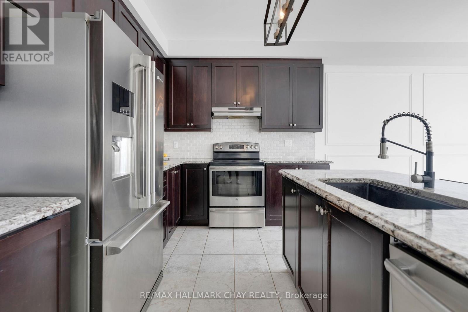 38 Sydie Lane, New Tecumseth, Ontario  L0G 1W0 - Photo 16 - N12439635