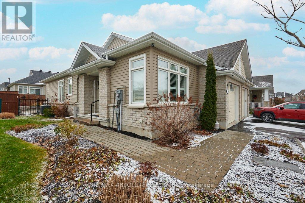 176 Minoterie Ridge, Ottawa, Ontario  K2H 8S1 - Photo 2 - X12593144