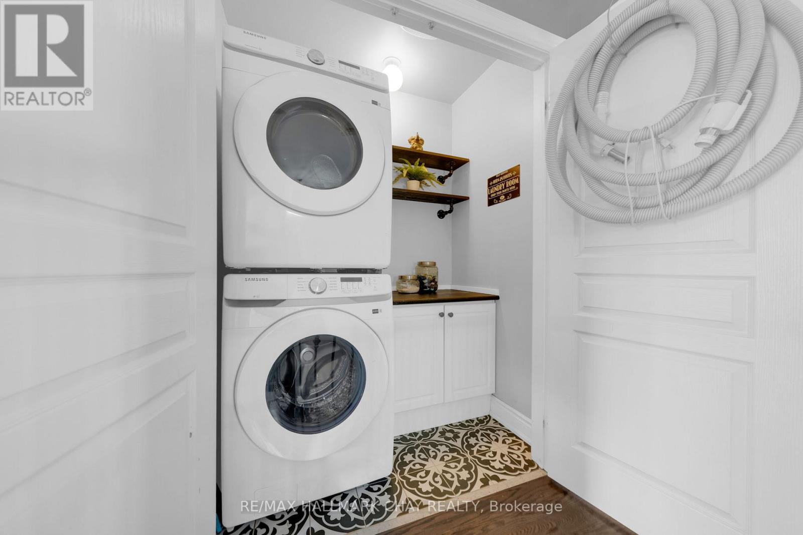 38 Sydie Lane, New Tecumseth, Ontario  L0G 1W0 - Photo 33 - N12439635