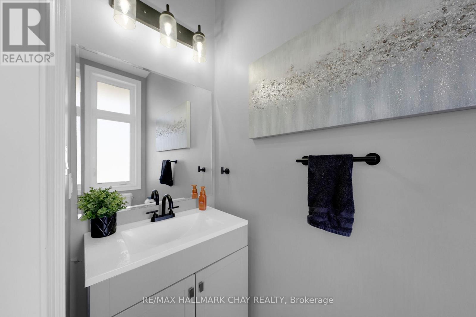 38 Sydie Lane, New Tecumseth, Ontario  L0G 1W0 - Photo 7 - N12439635