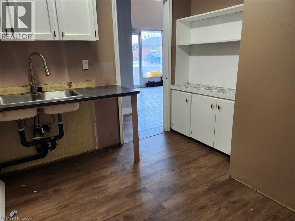 1 Hiscott Street, St. Catharines, Ontario  L2R 1E1 - Photo 6 - 40789155