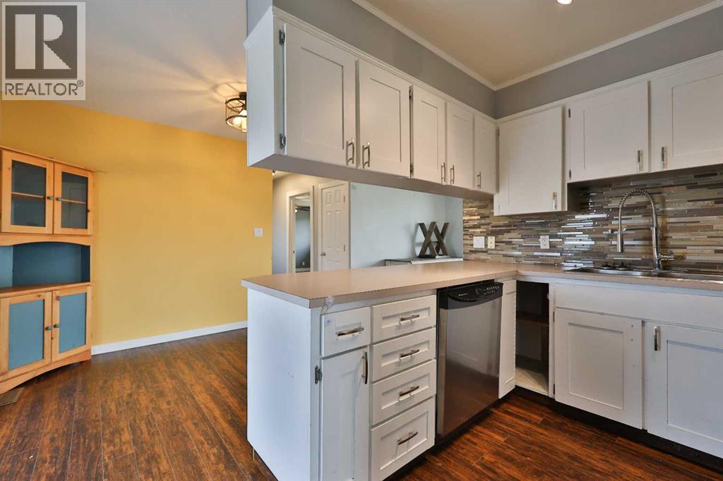 281 N 300 W, Raymond, Alberta  T0K 2S0 - Photo 12 - A2261381