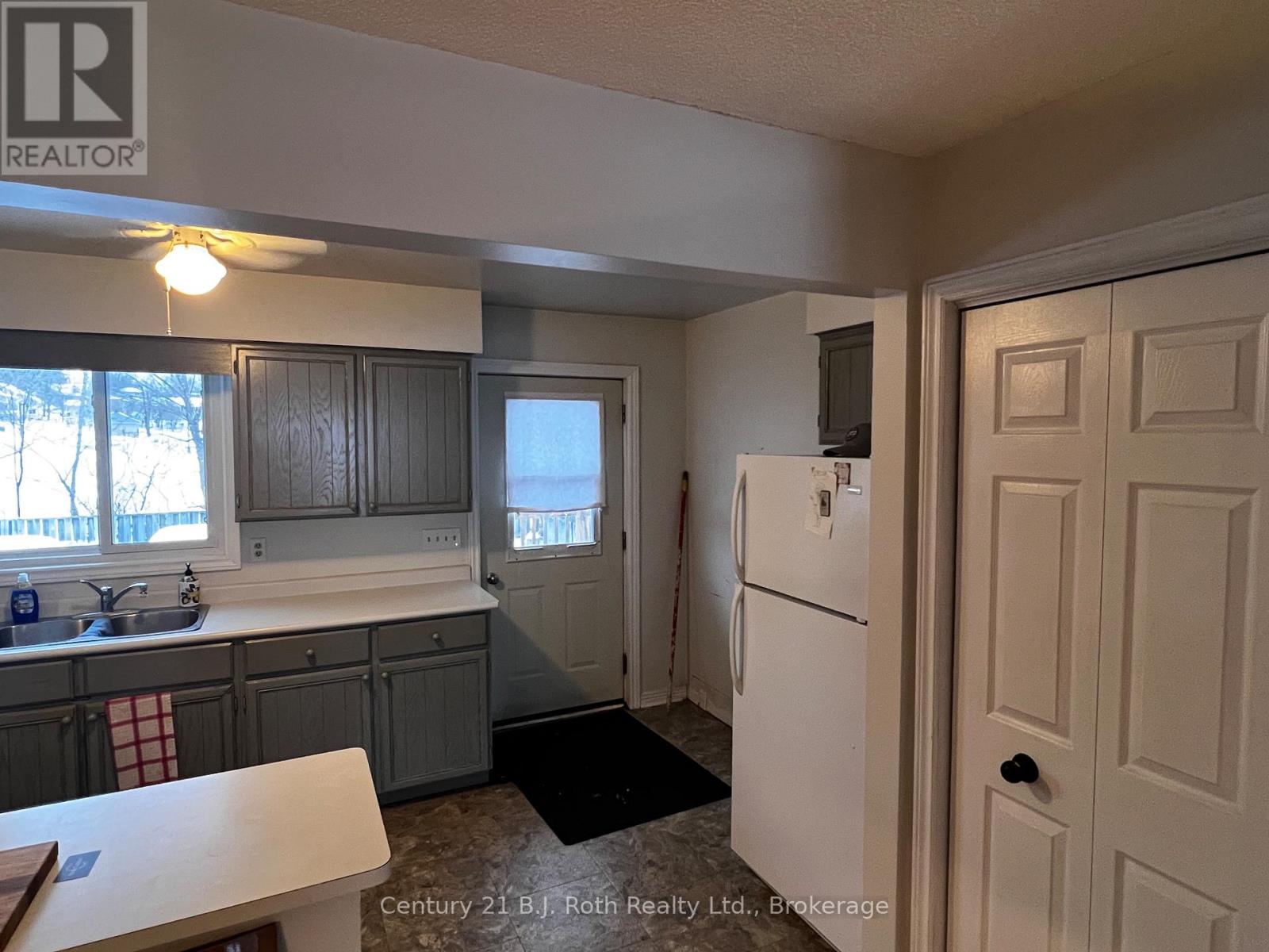 2 - 406 Mary Street, Orillia, Ontario L3V 3G3 - Photo 6 - S12589598