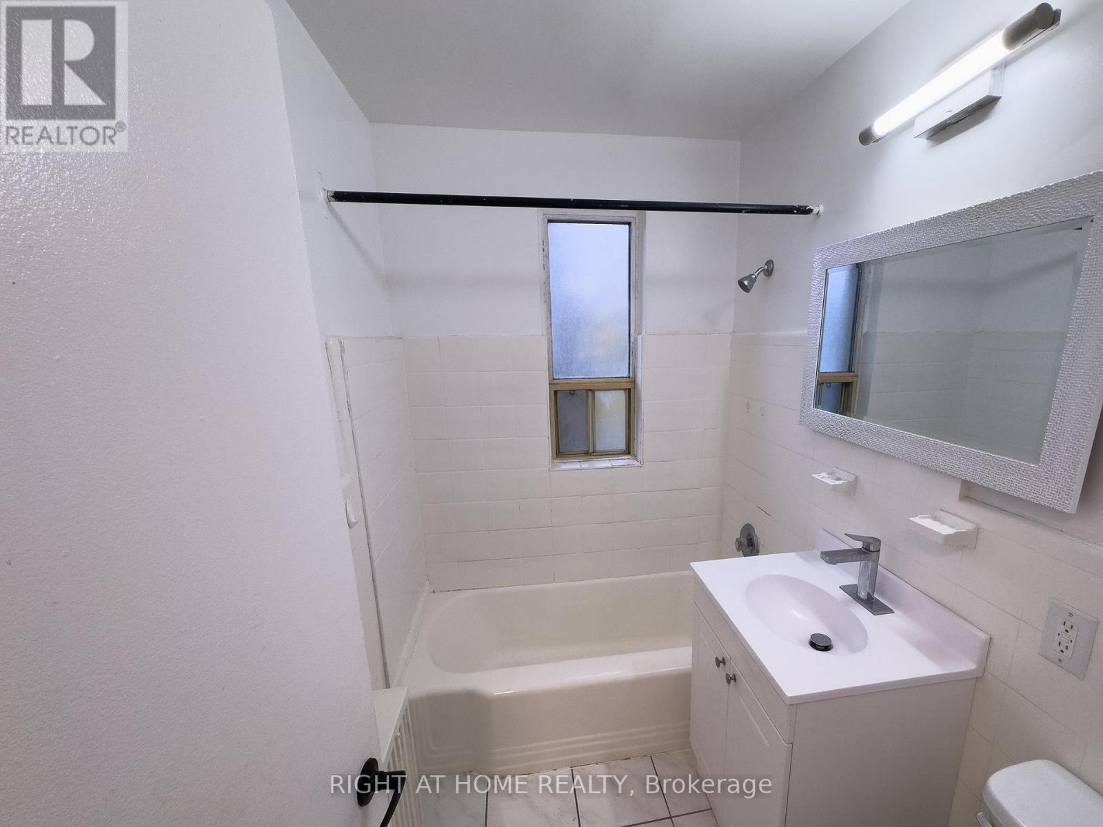 210 - 896 Eglinton Avenue E, Toronto, Ontario  M4G 2L2 - Photo 6 - C12593200