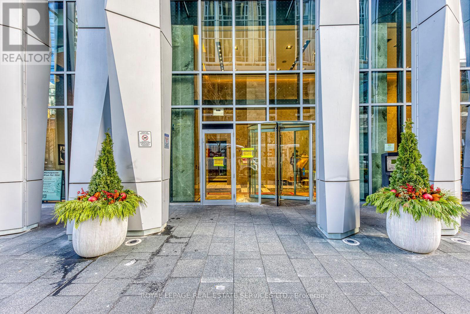 3903 - 1 Yorkville Avenue, Toronto, Ontario M4W 0B1 - Photo 5 - C12168245