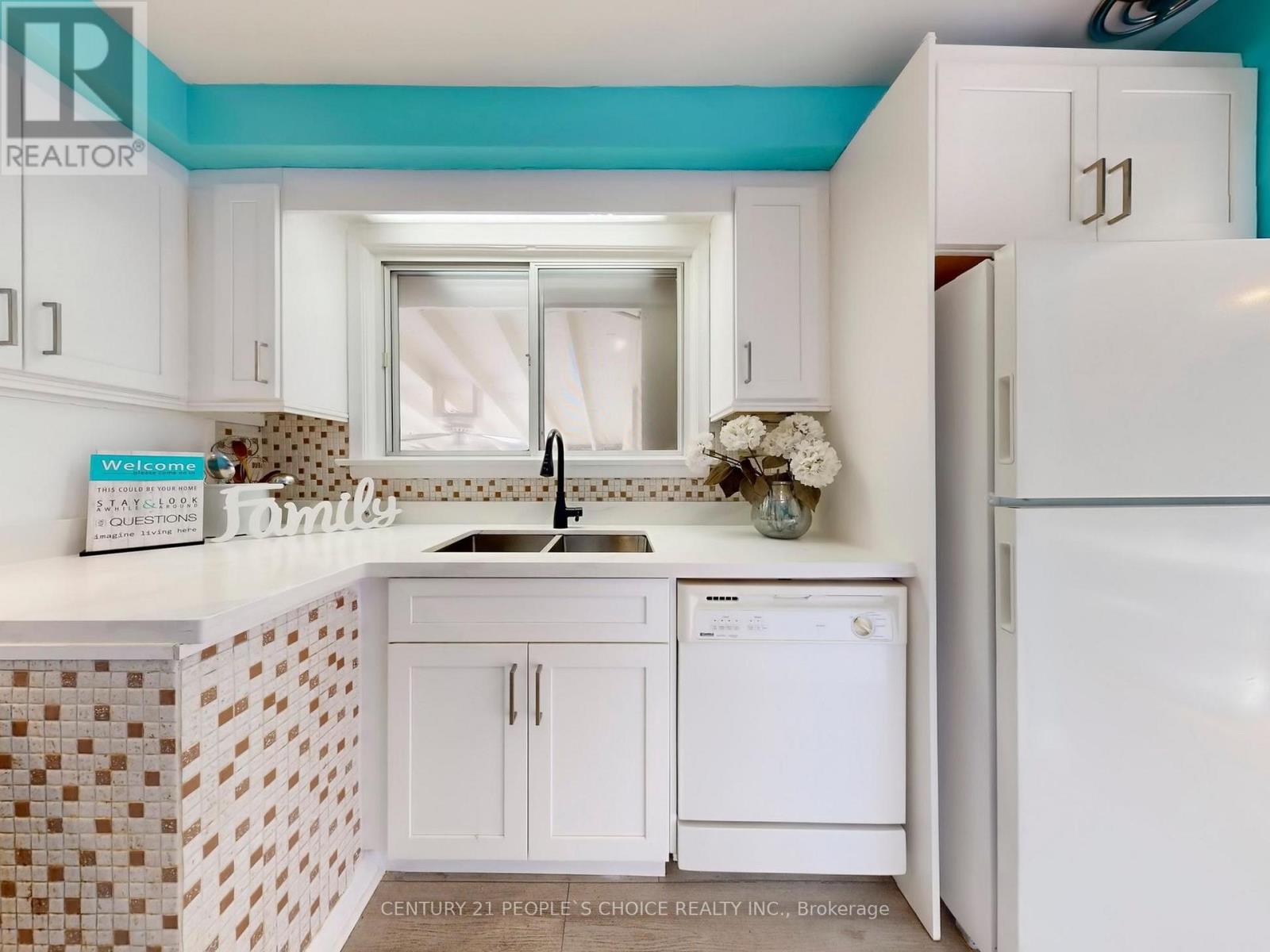 35 Westhumber Boulevard, Toronto (West Humber-Clairville), Ontario  M9W 3M5 - Photo 17 - W12591298