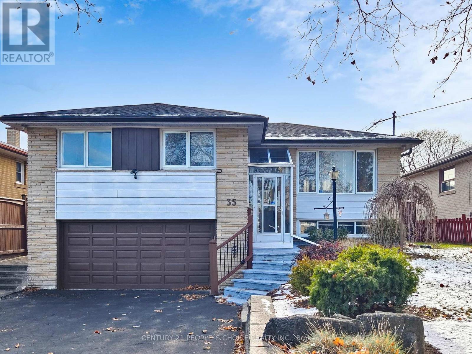 35 Westhumber Boulevard, Toronto (West Humber-Clairville), Ontario  M9W 3M5 - Photo 3 - W12591298