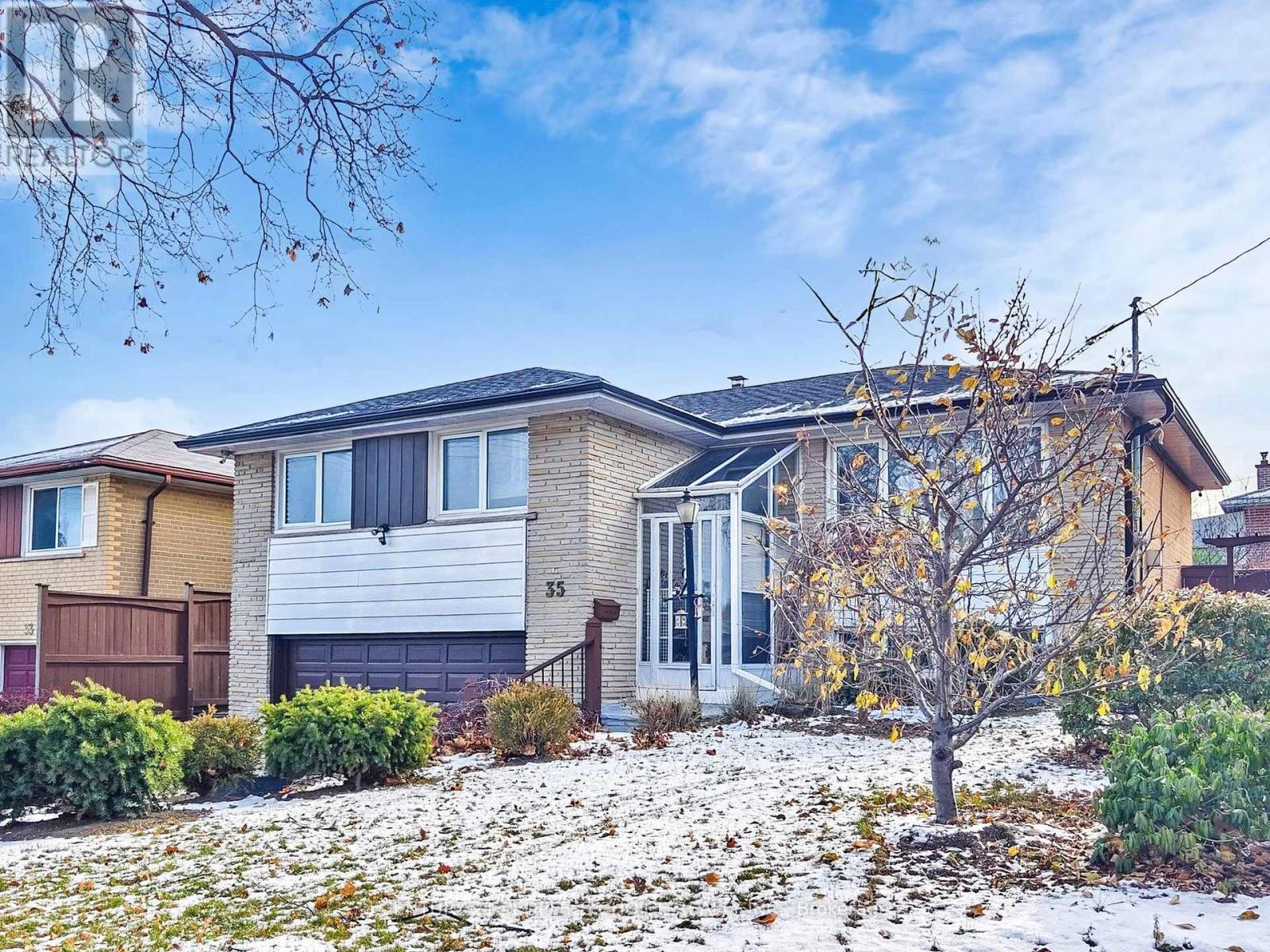 35 Westhumber Boulevard, Toronto (West Humber-Clairville), Ontario  M9W 3M5 - Photo 2 - W12591298