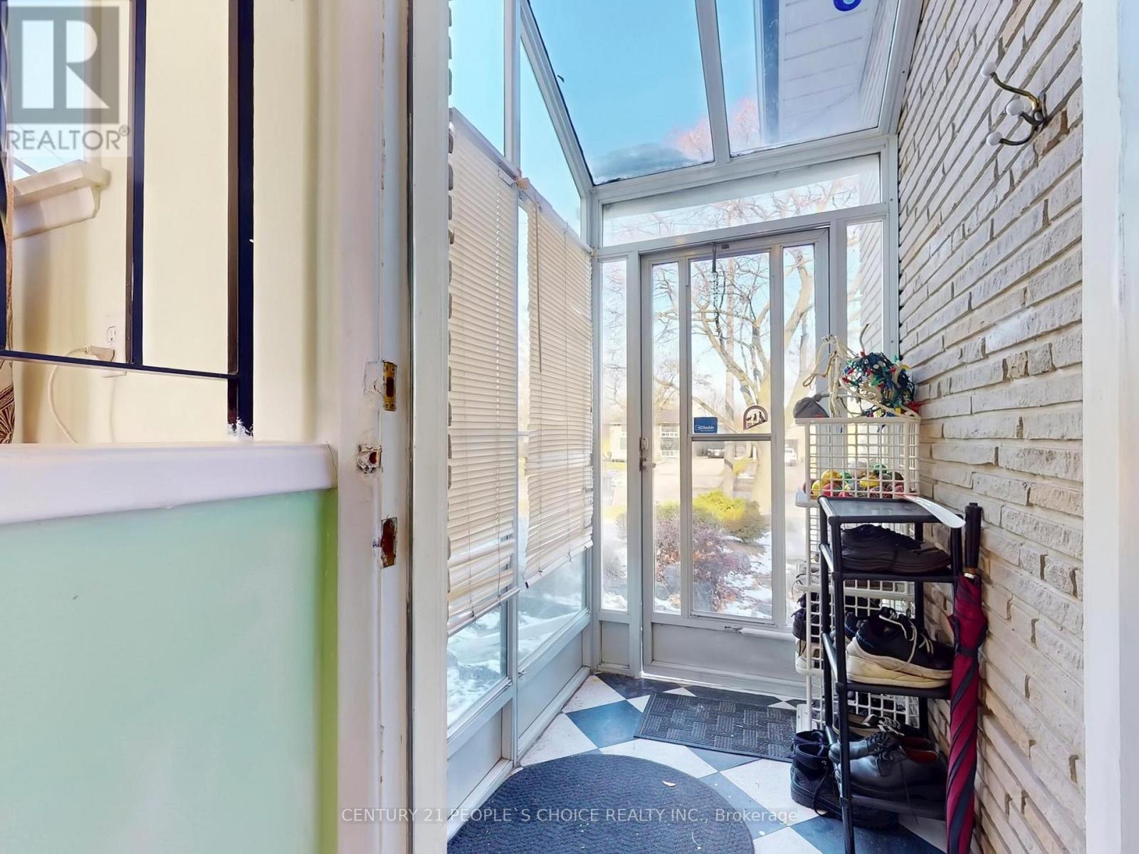 35 Westhumber Boulevard, Toronto (West Humber-Clairville), Ontario  M9W 3M5 - Photo 5 - W12591298