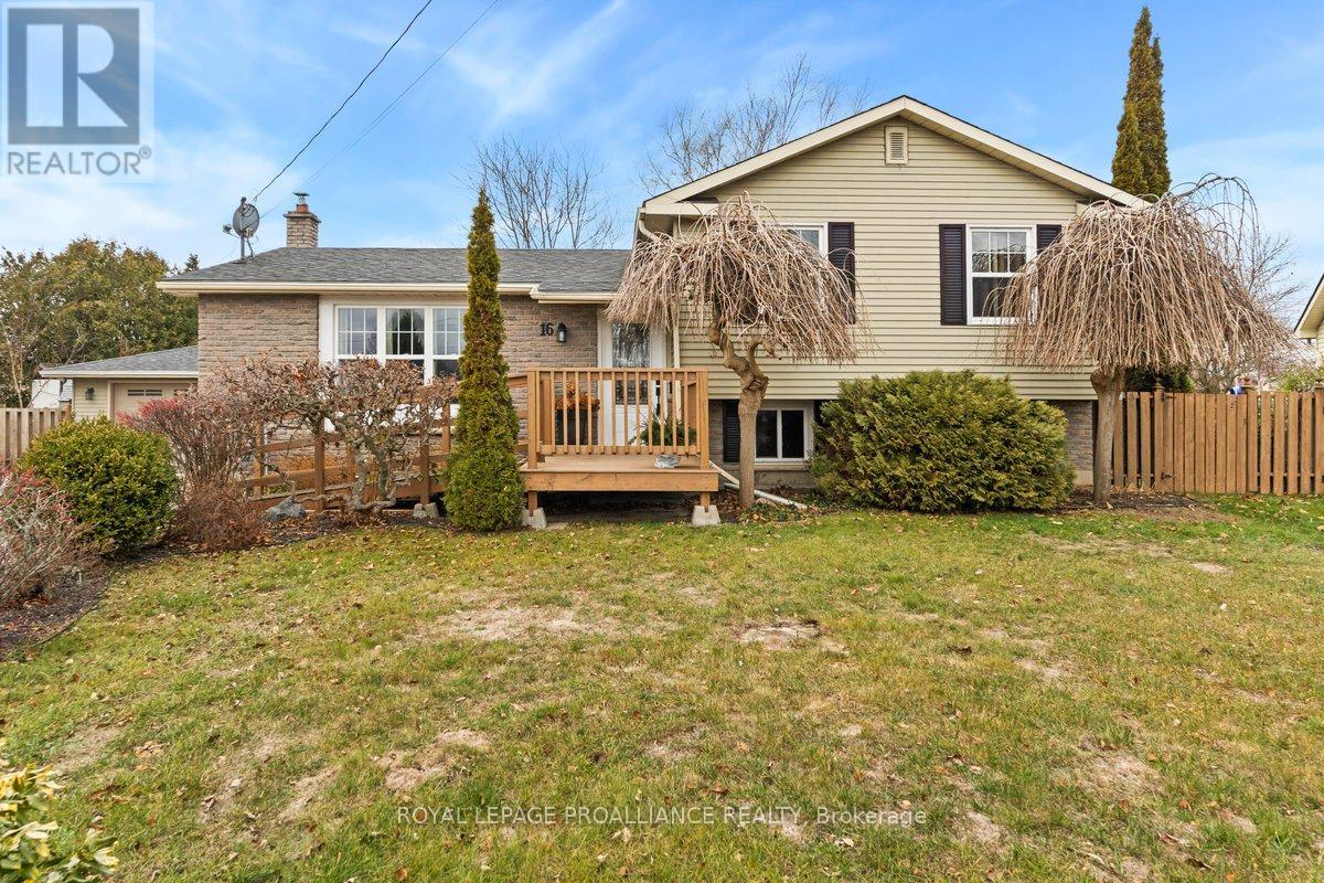 16 CENTRE COURT, Quinte West, Ontario