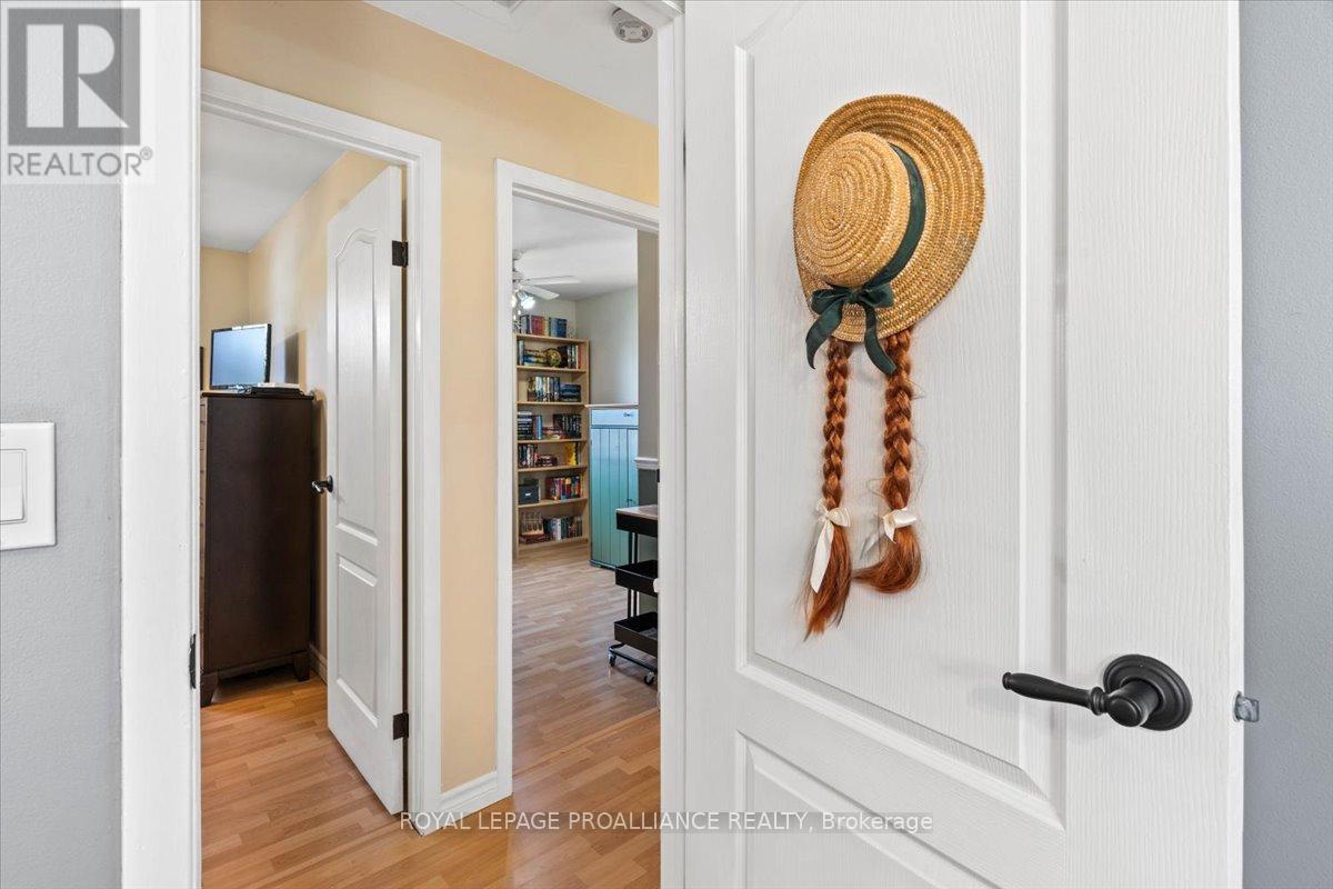 16 Centre Court, Quinte West, Ontario K0K 2C0 - Photo 25 - X12409602