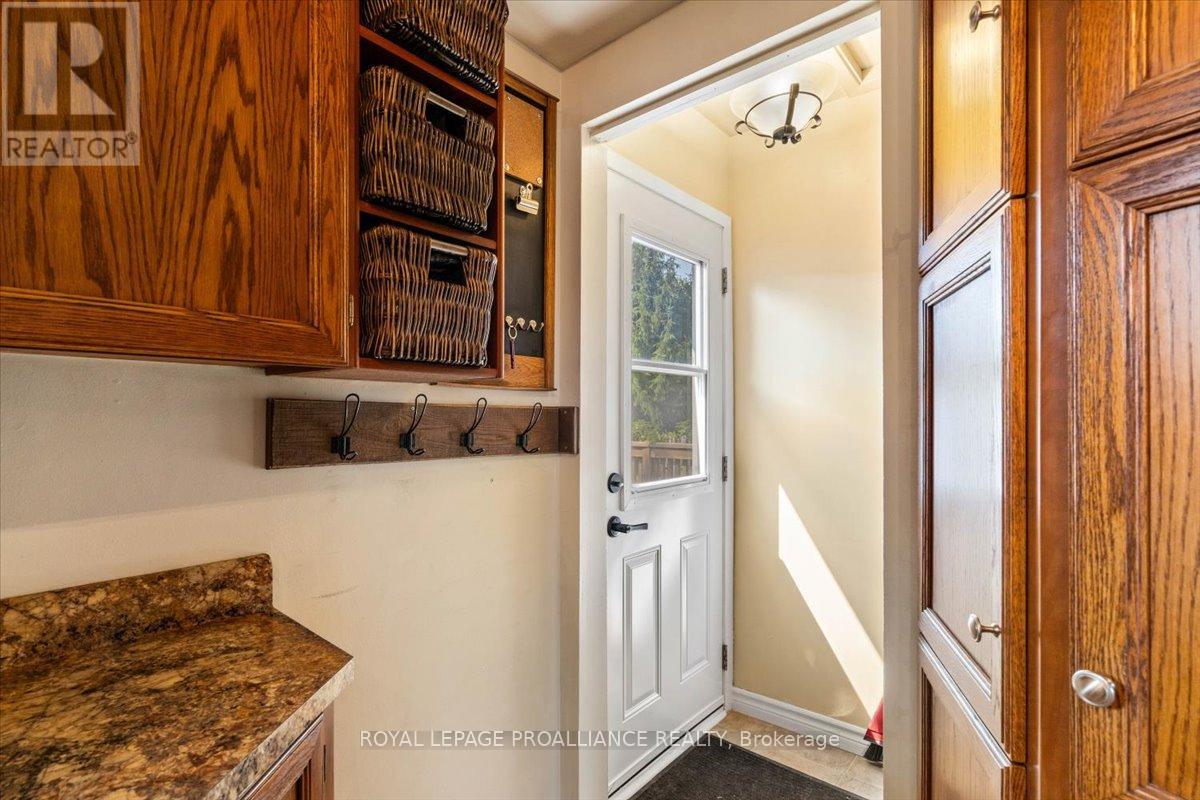 16 Centre Court, Quinte West, Ontario K0K 2C0 - Photo 26 - X12409602