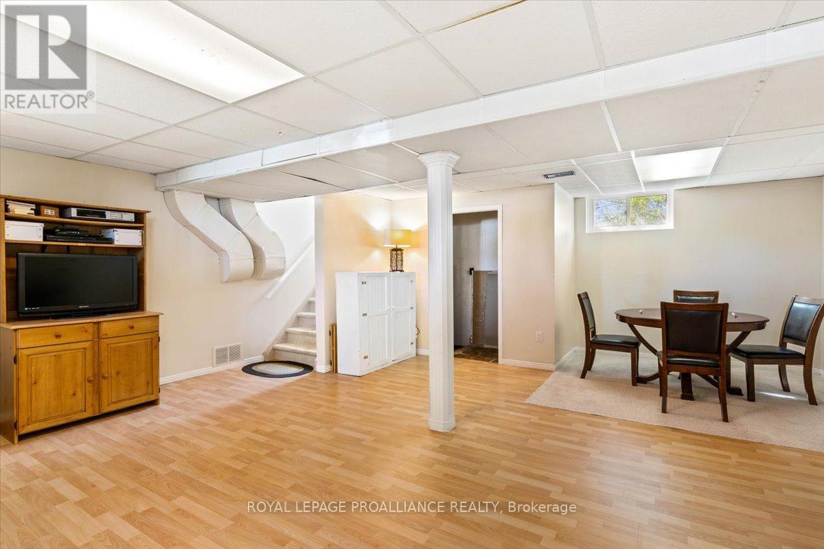 16 Centre Court, Quinte West, Ontario K0K 2C0 - Photo 28 - X12409602