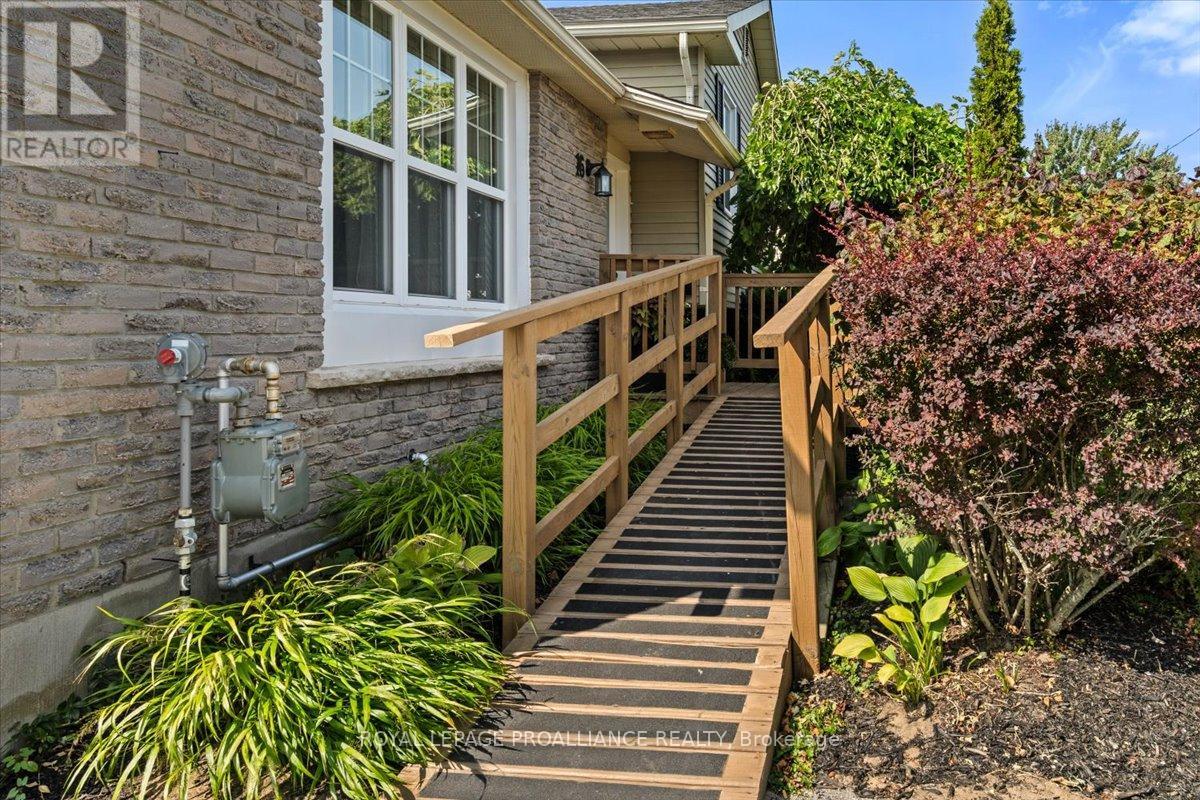 16 Centre Court, Quinte West, Ontario K0K 2C0 - Photo 31 - X12409602