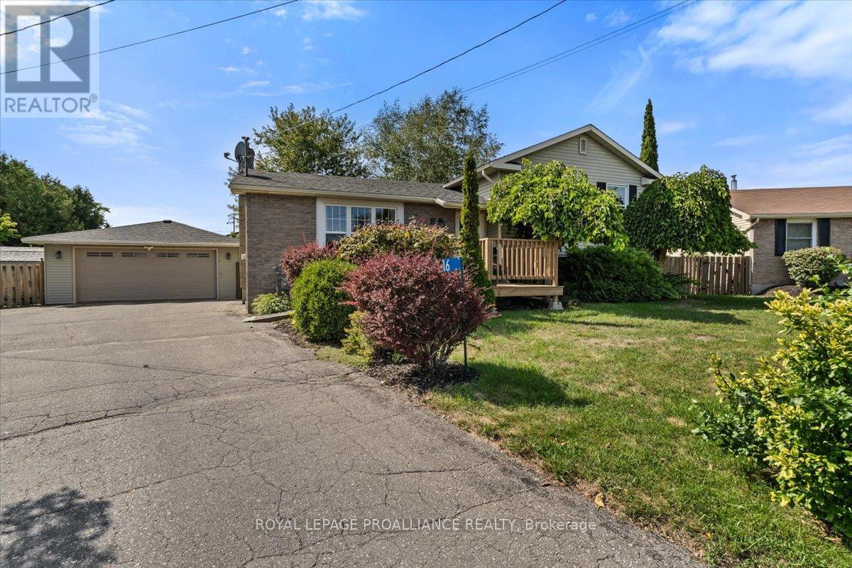 16 Centre Court, Quinte West, Ontario K0K 2C0 - Photo 46 - X12409602