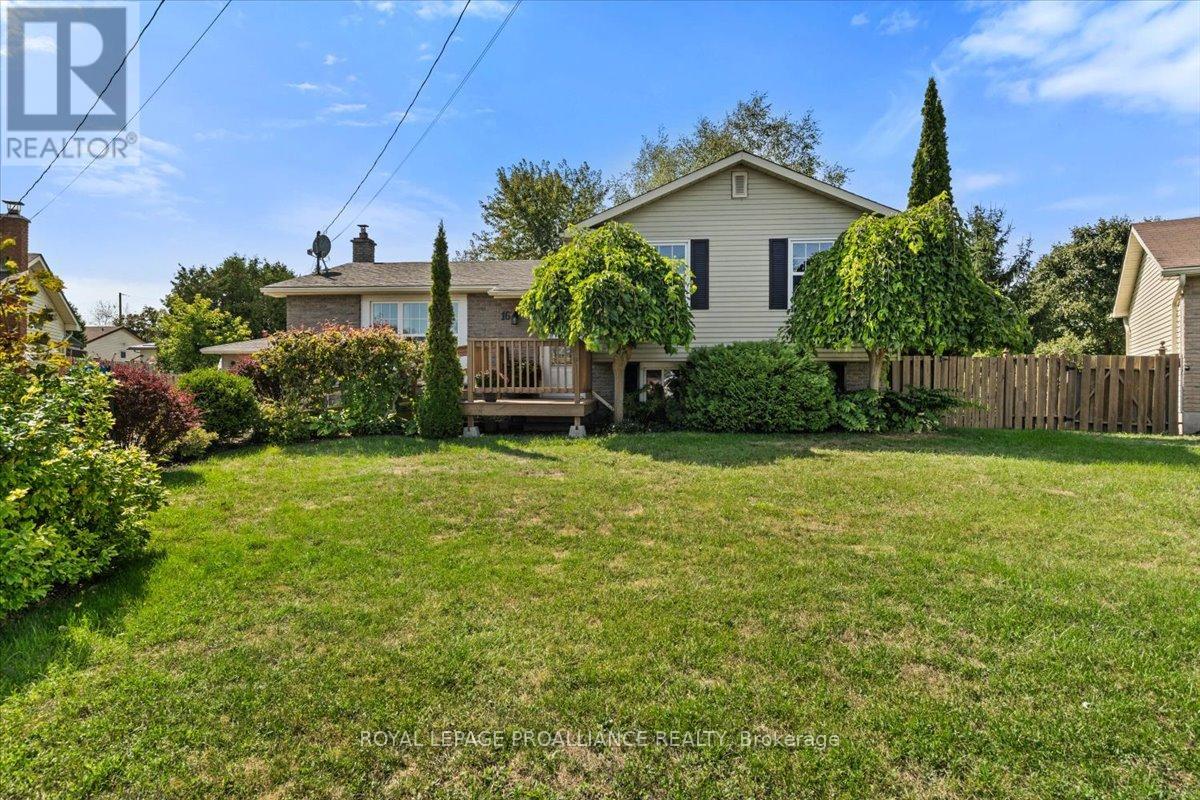 16 Centre Court, Quinte West, Ontario K0K 2C0 - Photo 47 - X12409602