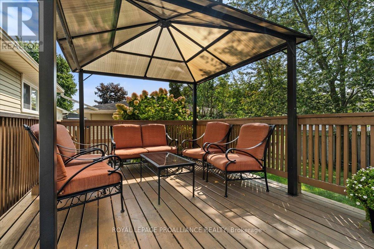 16 Centre Court, Quinte West, Ontario K0K 2C0 - Photo 41 - X12409602