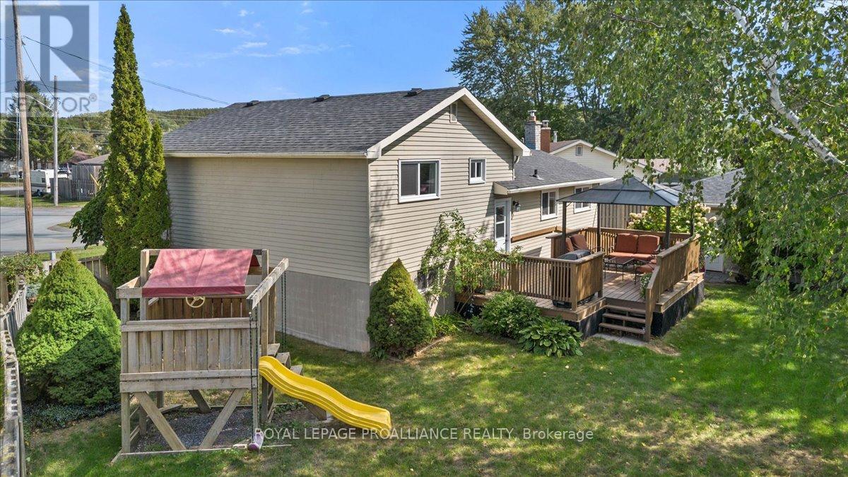 16 Centre Court, Quinte West, Ontario K0K 2C0 - Photo 43 - X12409602