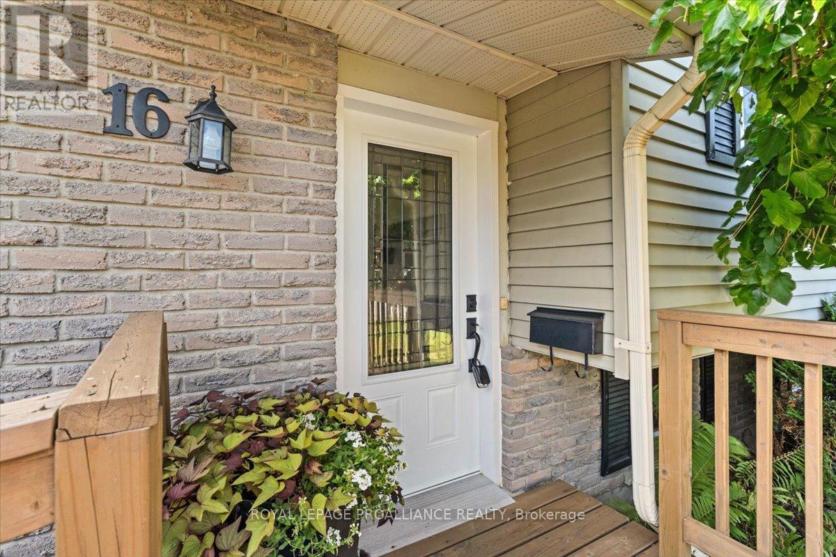 16 Centre Court, Quinte West, Ontario K0K 2C0 - Photo 4 - X12409602