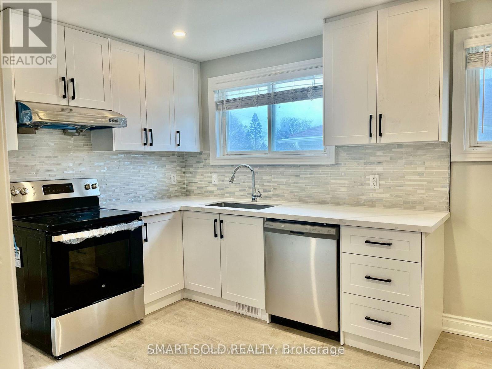 Upper - 228 Silverbirch Drive, Newmarket, Ontario  L3Y 2Z5 - Photo 3 - N12593184