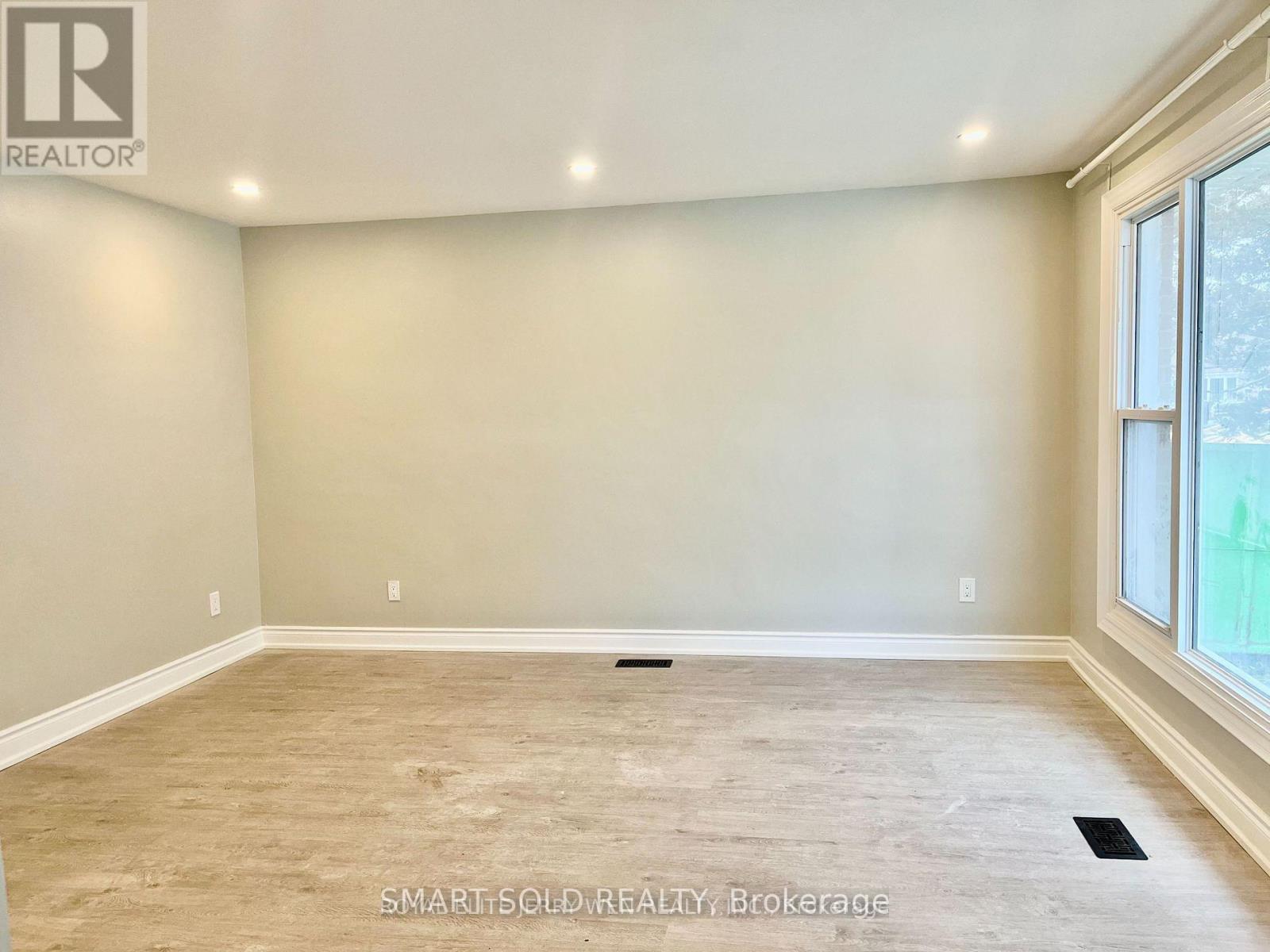 Upper - 228 Silverbirch Drive, Newmarket, Ontario  L3Y 2Z5 - Photo 4 - N12593184