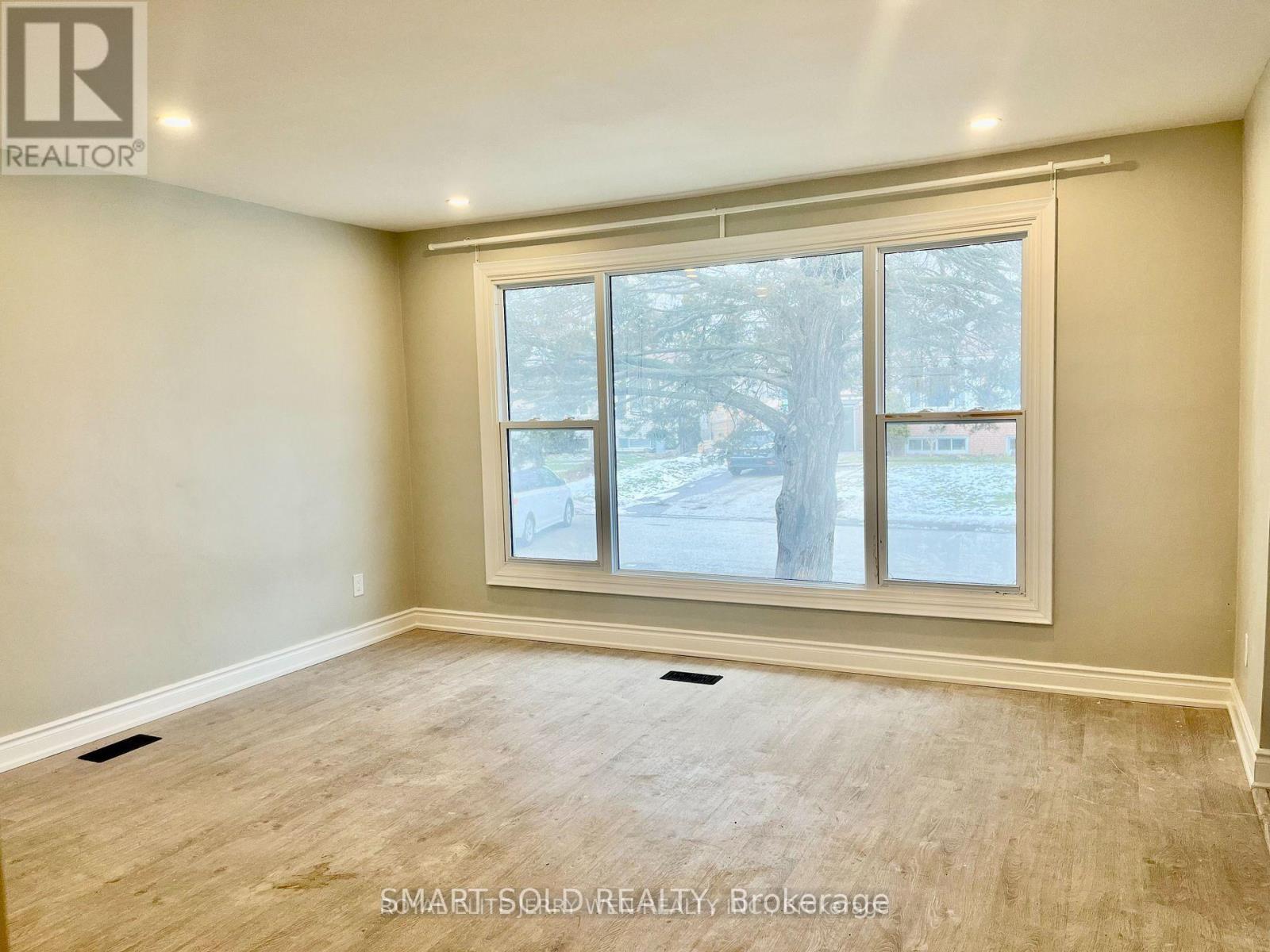 Upper - 228 Silverbirch Drive, Newmarket, Ontario  L3Y 2Z5 - Photo 5 - N12593184